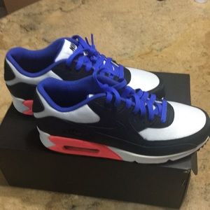 New woman’s Nike air max